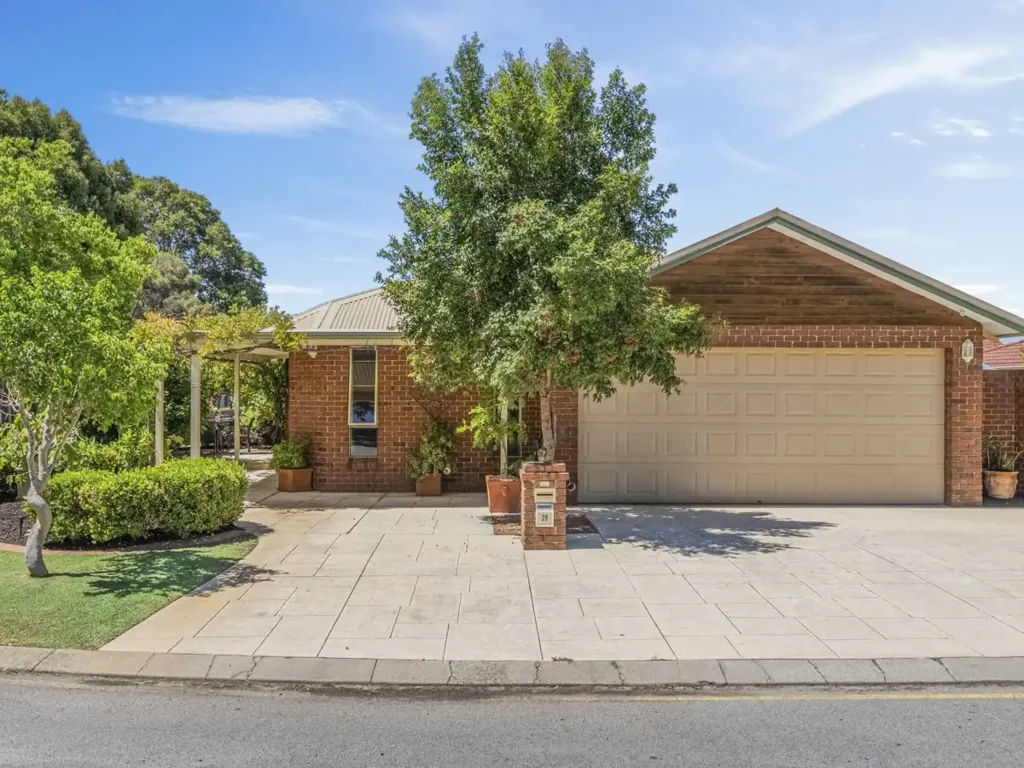 28 Connaught Gardens, Canning Vale, WA 6155