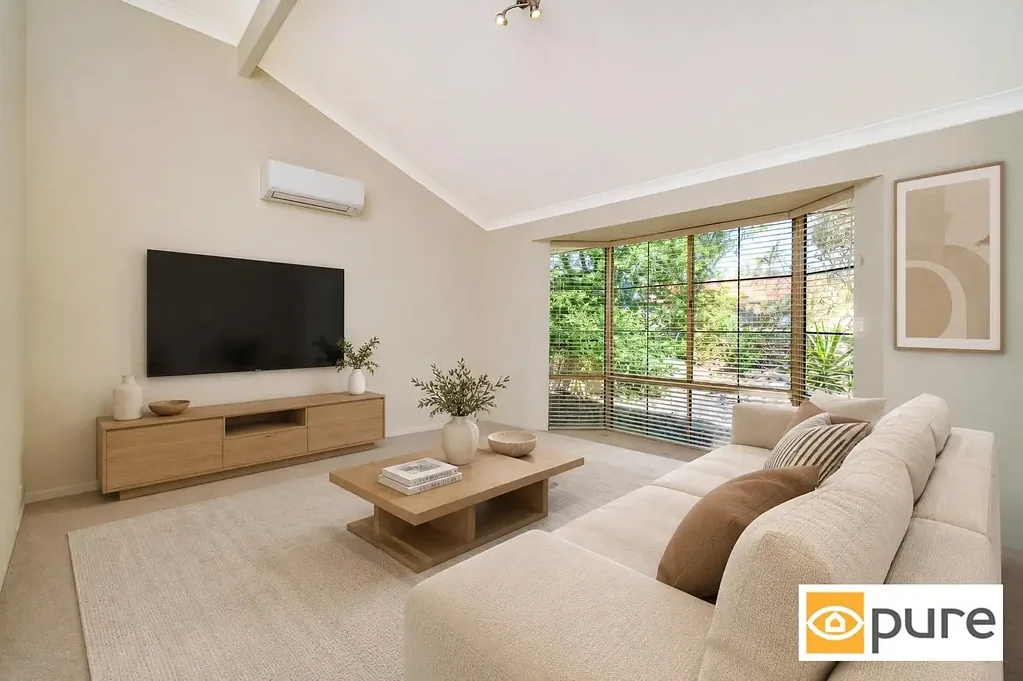 CLAREMONT CONVENIENCE – LOW MAINTENANCE LIVING!