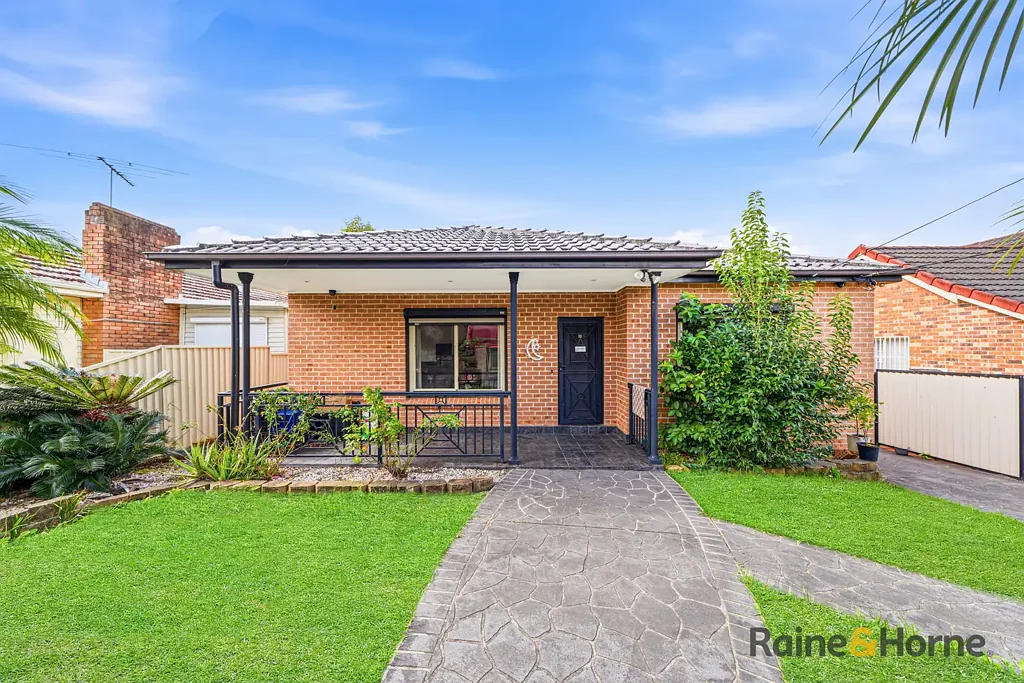 Guildford 3 Bedroom Spacious & Stylish Family Home in Prime Convenient Location