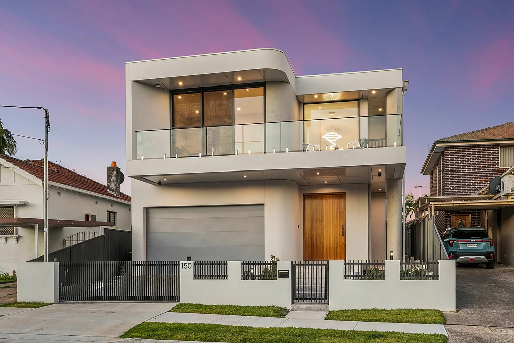 South Hurstville 5房 全新建筑杰作，尽享度假村式奢华 Brand-New Architectural Masterpiece with Resort-Style Luxury
