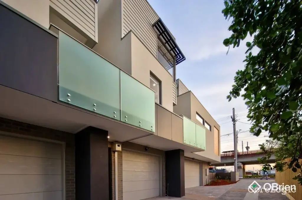 Newly built - Contemporary Style