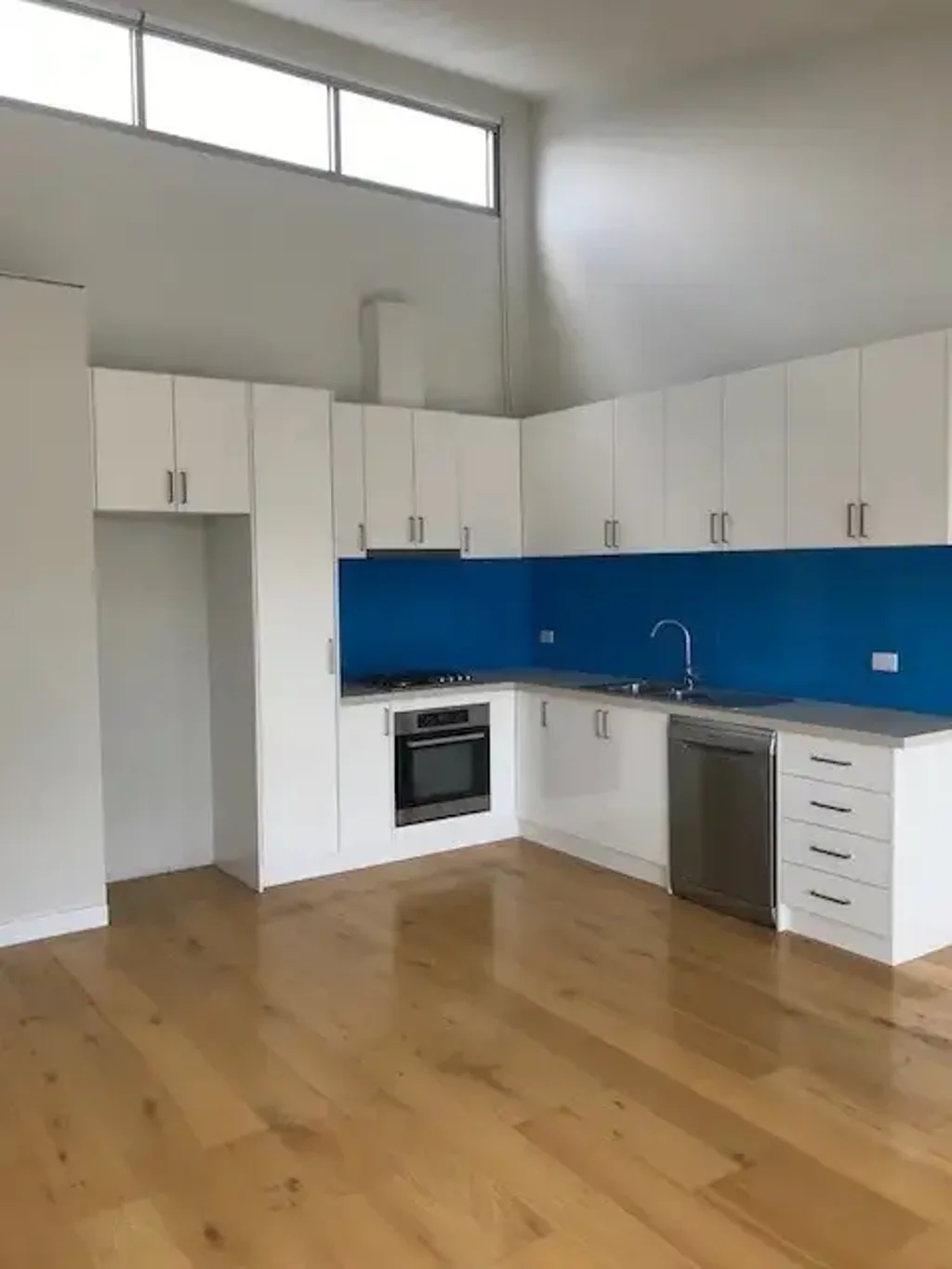 CENTRAL, LUXURY SECURE LIVING (GAS INCLUDED IN BILLS)
APPLICATION PENDING