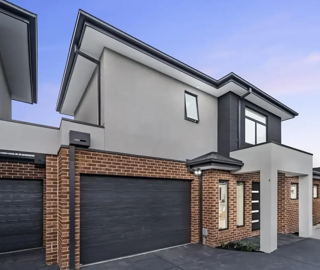 Modern 2 Bedroom Townhouse with Study & Private Courtyard!
