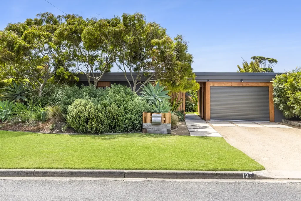 Ocean Grove 3房  Coastal Mid-Century Oasis