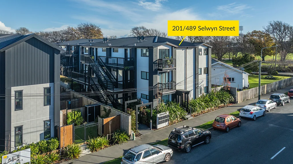 Christchurch Central 1 Bedroom Top-Floor Elegance Park Views & Premium Living
