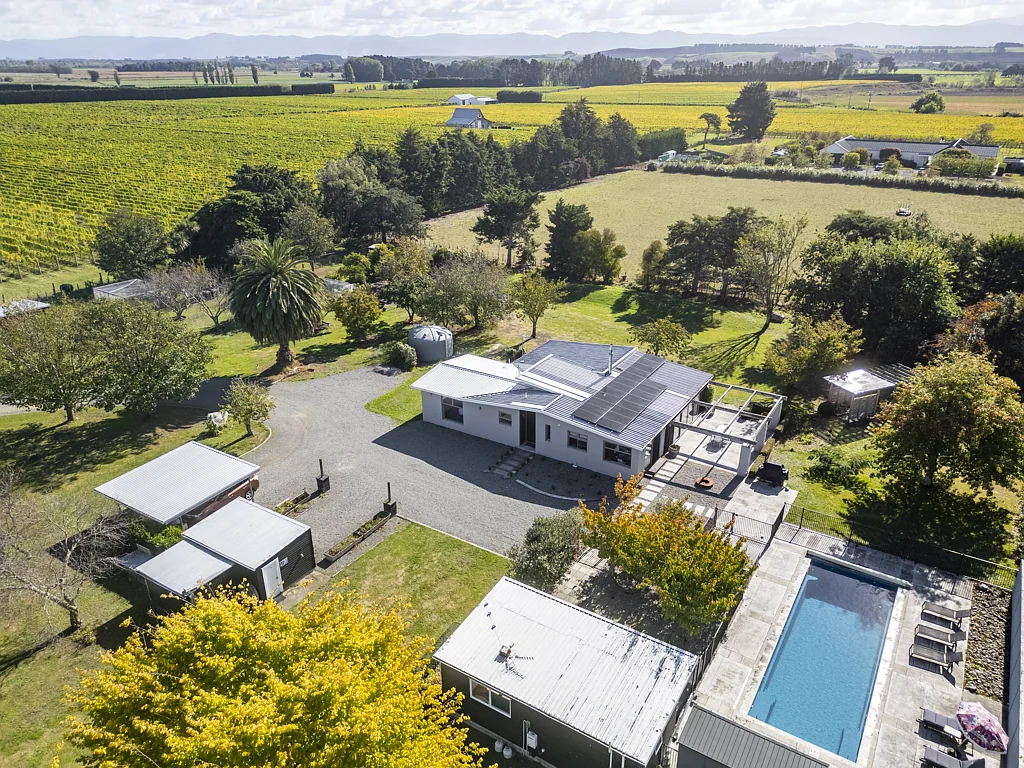 Martinborough 4 Bedroom Versatile Village retreat