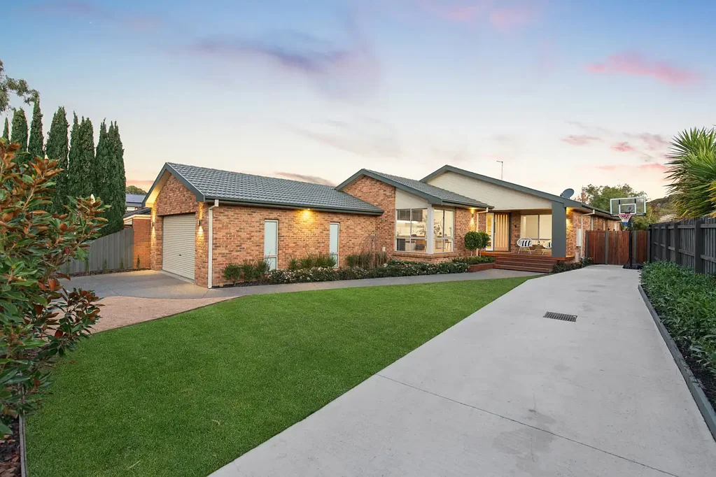 Langwarrin 5 Bedroom Spacious Family Entertainer
