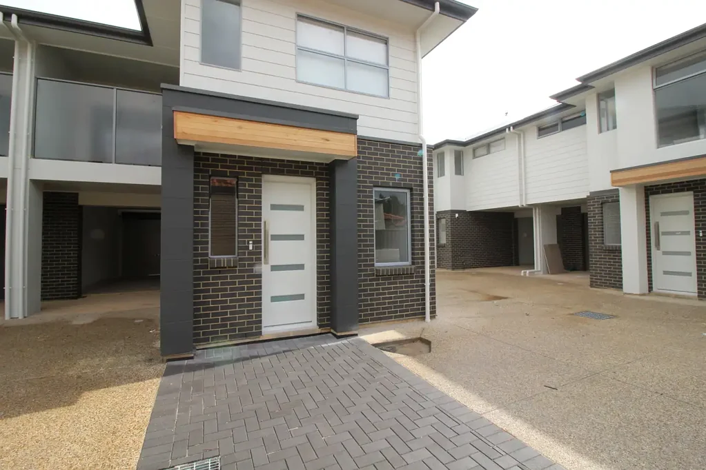 MODERN TOWNHOUSE. 
2 BEDROOMS, 2 BATH PLUS STUDY AREA.