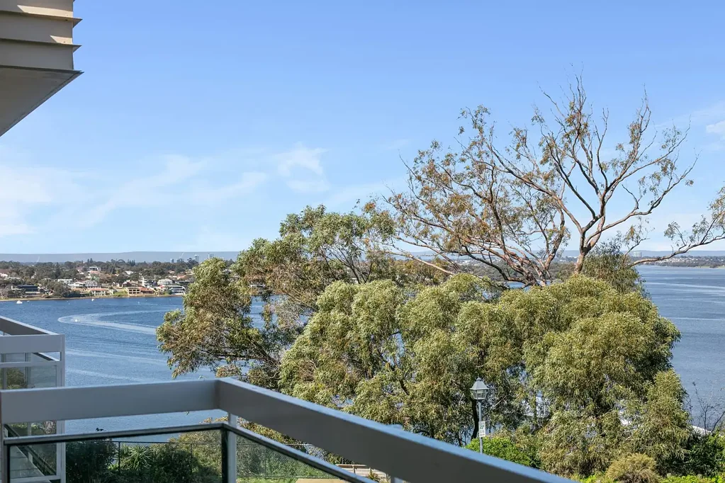 Claremont 2 Bedroom Stunning Riverview Apartment - Exclusive Claremont Location