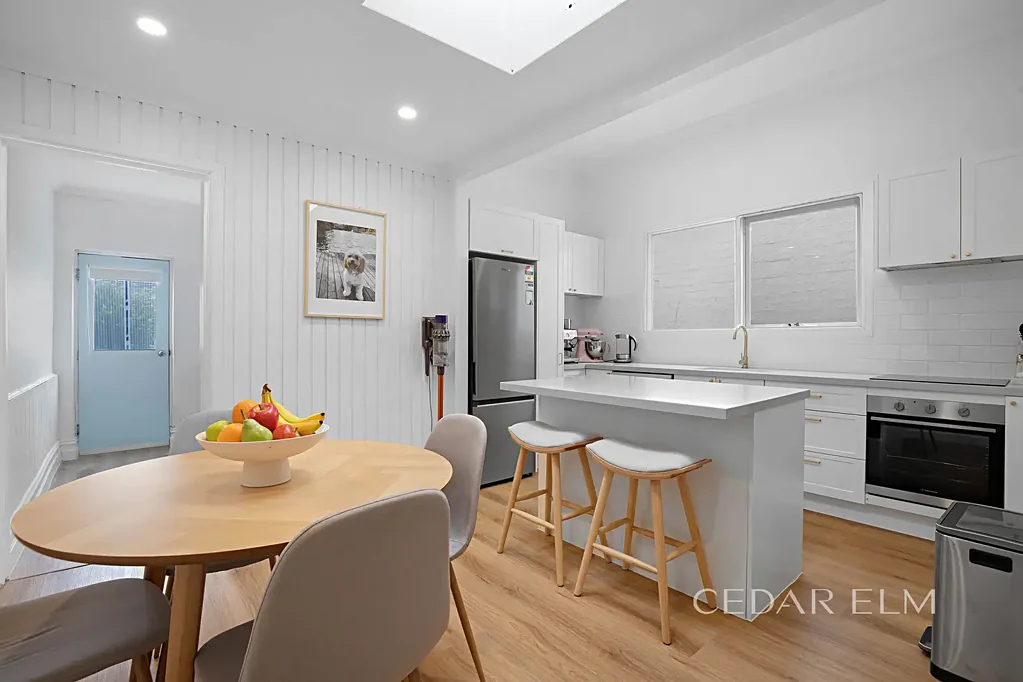 2 WEEKS RENT FREE - A Stylished Two Bedder in heart of Hawthorn