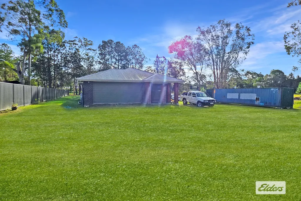 GREAT LOCATION 1 ACRE BLOCK -  MODERN HOME & POOL + SOLAR