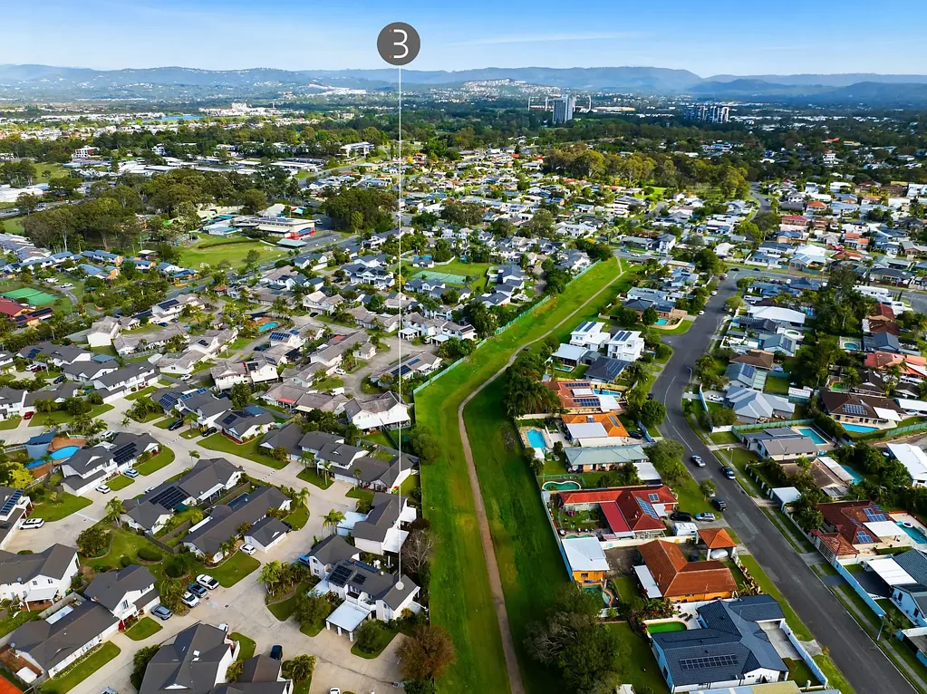 Benowa 2Moenga NEATEST ONE IN THE COMPLEX | 2 BEDROOM TOWNHOUSE
