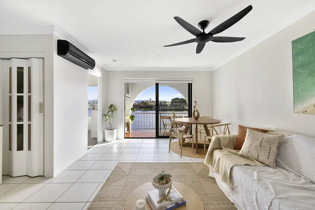 Mermaid Waters 2房  Exceptional Waterfront Value in a Premier Location