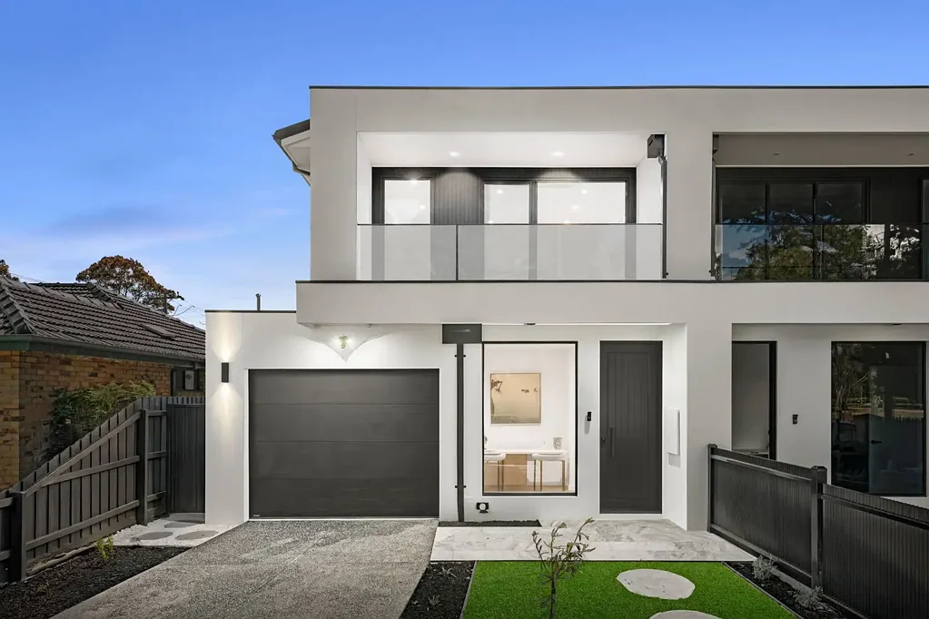 Clarinda 5房 全新五卧奢宅 3米挑高 天然橡木地板 Whirlpool电器 设计师厨房 豪华浴室 无钥匙入口 智能安防 美丽后院 便捷学区 购物娱乐近便 Unmatched Luxury, Space & Parkside Living