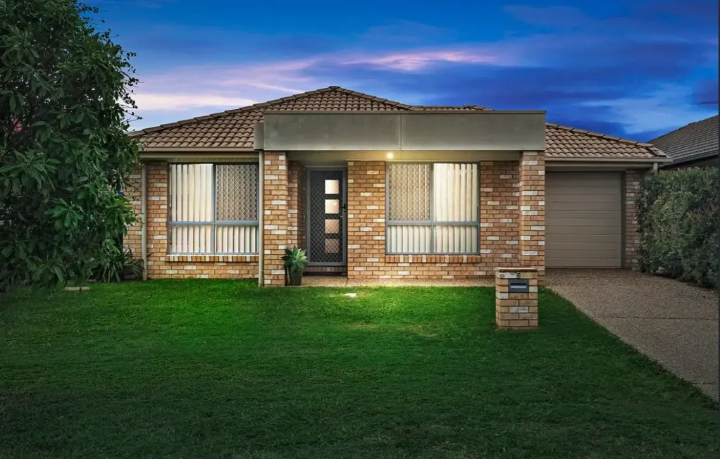 Live Where Everyone Wants to Be - Freshwater Estate