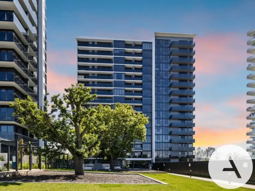 Live, Entertain & Relax in Style at 68/11 Irving