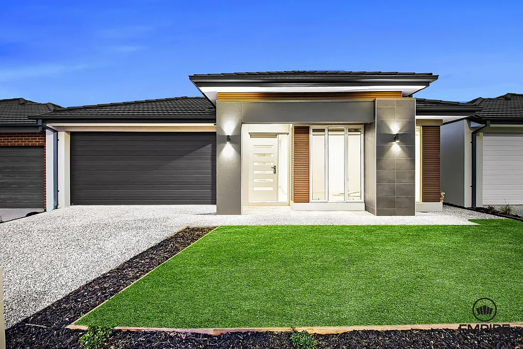 27 Shearjoy Loop, Clyde North, VIC 3978