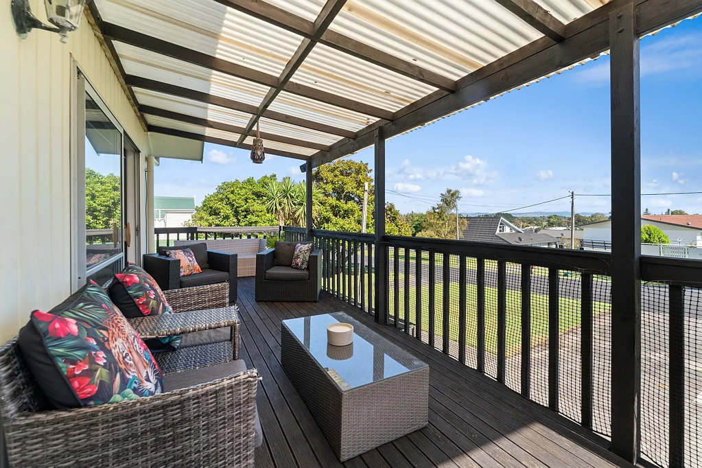 Te Aroha 4침실 Move-in ready with space, comfort and views!