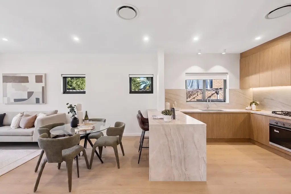 Earlwood 4બેડરૂમ Newly Built Family Home | 4 Bed Versatile Layout | Moments to Shops & Station