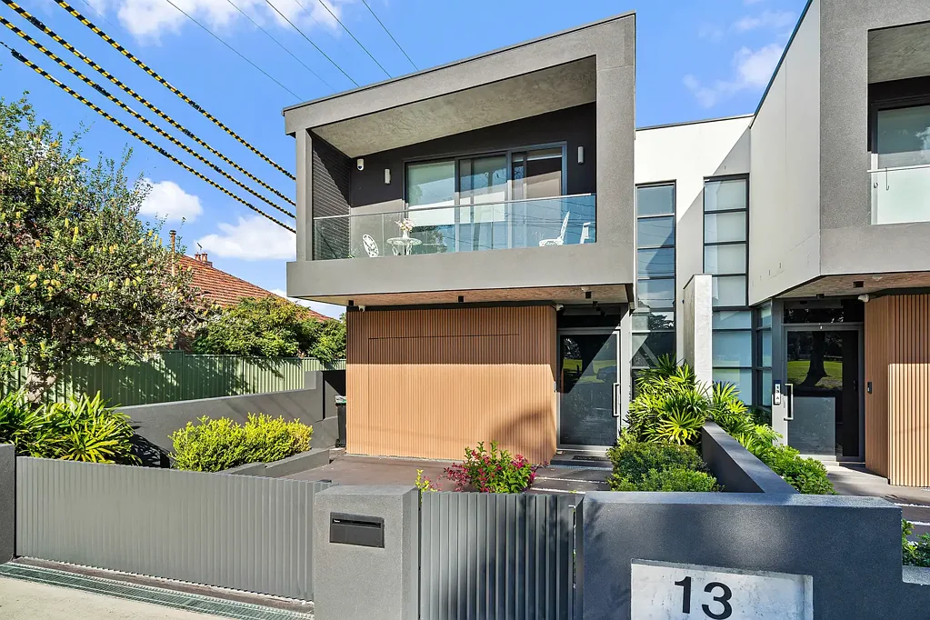 Bexley 4침실 A Masterclass in Contemporary Parkside Luxury