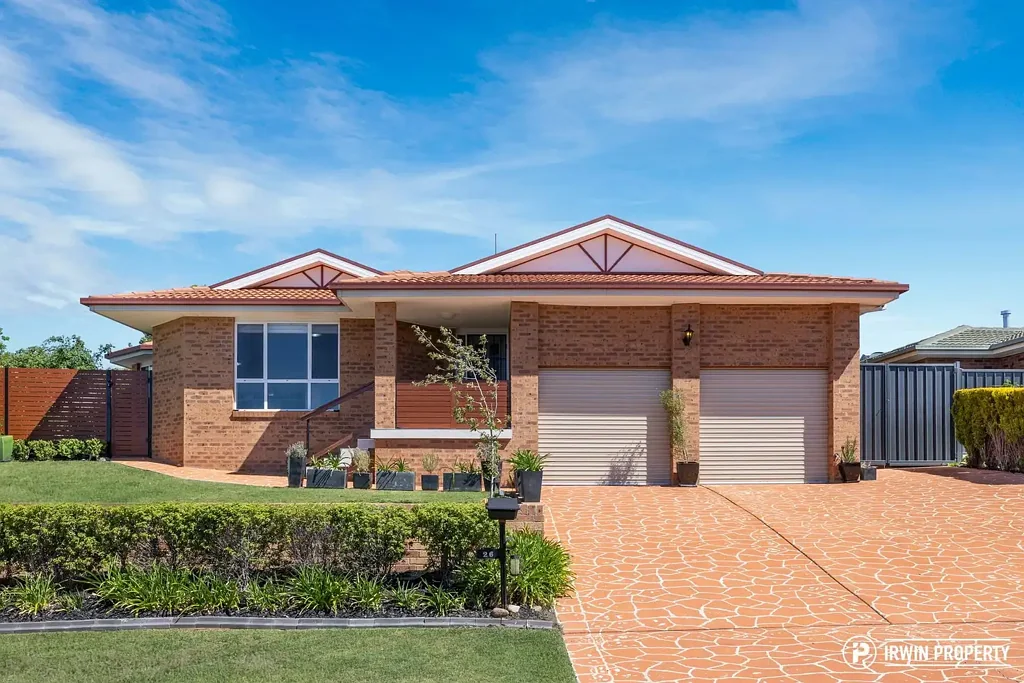 26 Colverwell Crescent, Jerrabomberra, NSW 2619