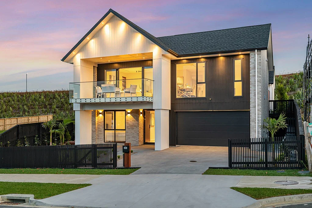 Millwater 6房  Luxury Home with Spa & Granny Potential
