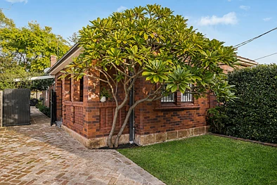 Maroubra 2침실 BUYER'S GUIDE $2,390,000 Stunning in every sense 
Semi on 278sqm with room to extend (STCA)