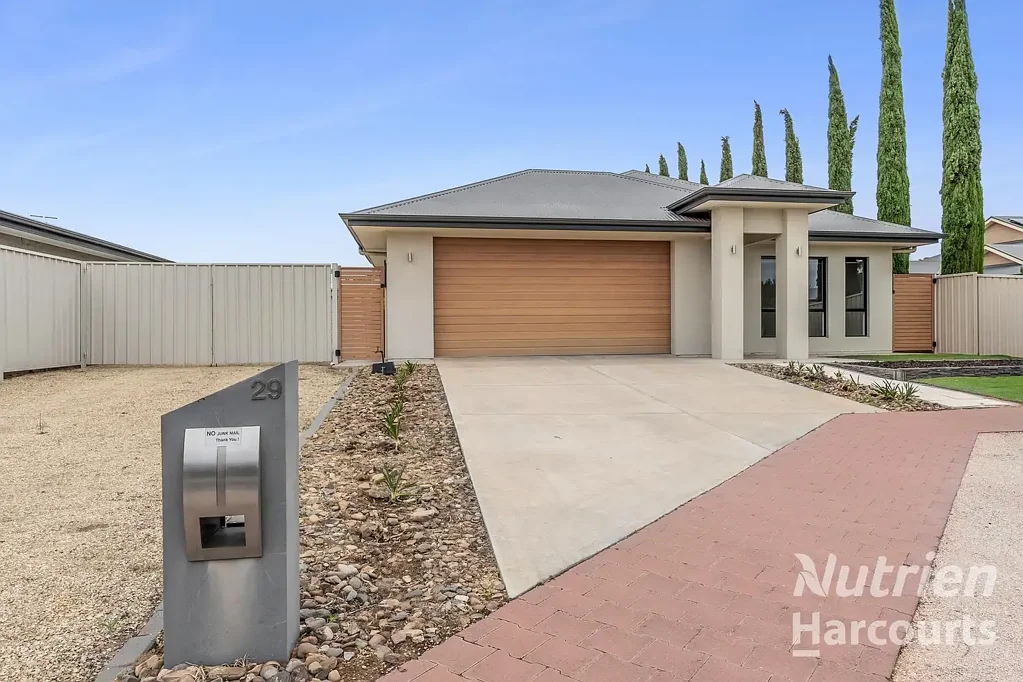 Renmark 3બેડરૂમ Move-In Ready Modern Living on Barrington Street