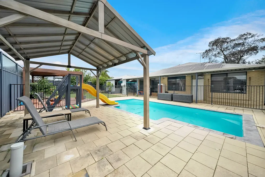 Caversham 4Kwarto FAMILY ENTERTAINER WITH A POOL, OUTDOOR BAR & ROOM TO ENJOY