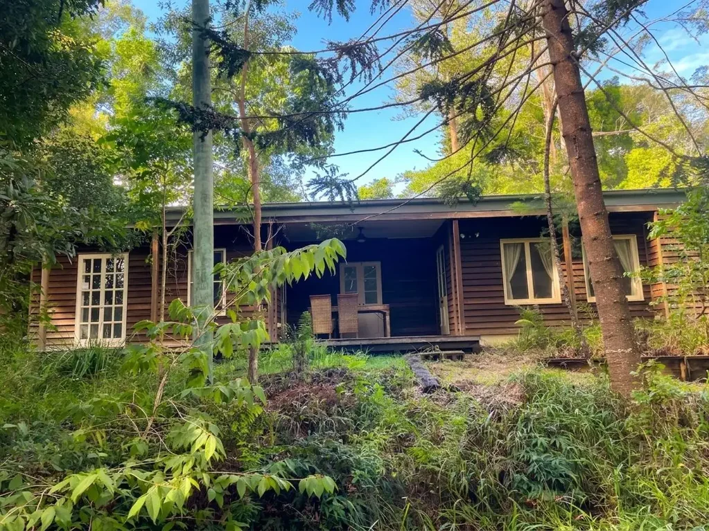 Cute Rural Cottage Amongst the Trees