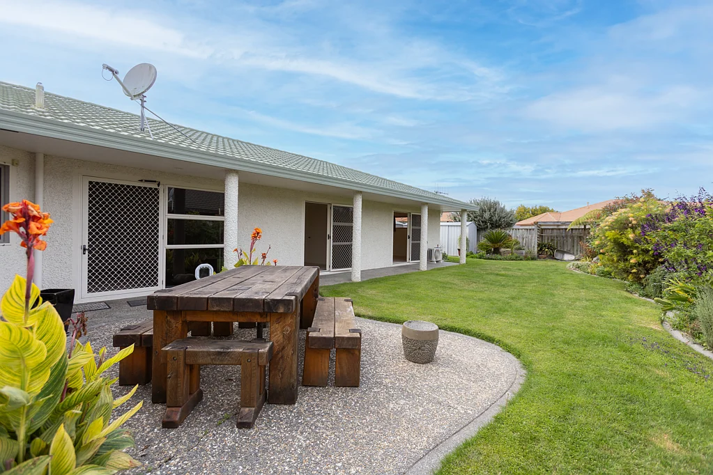 Taradale 3Zimmer Space, Serenity, and Superb Garaging