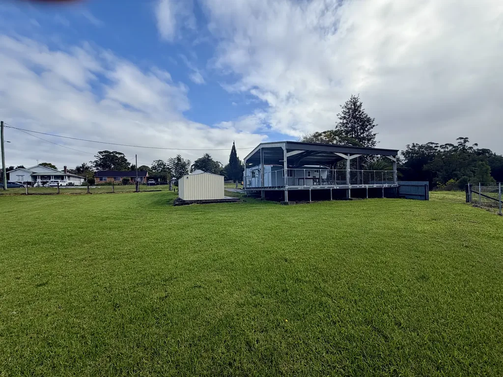 Acreage Living with Everyday Convenience