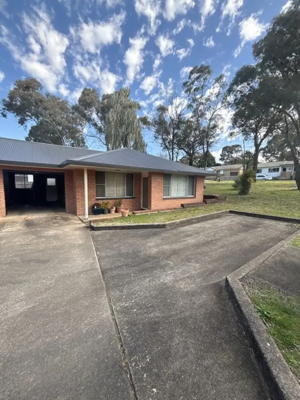 North hill two bedroom unit in tranquil area.
