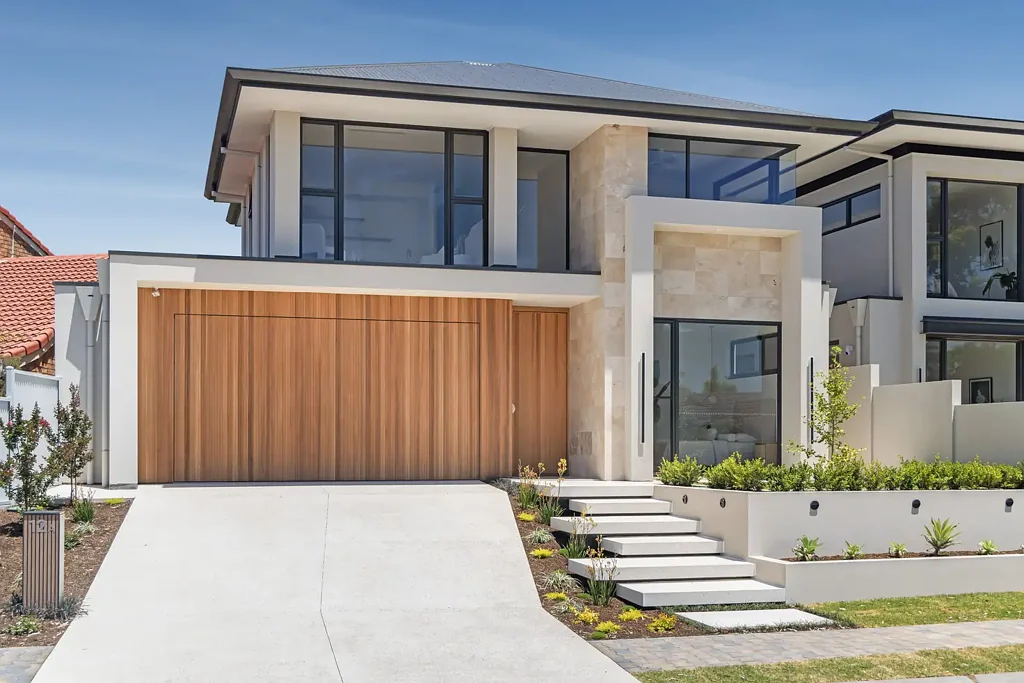 West Lakes 4Kwarto INCREDIBLE LAKESIDE LIVING IN WEST LAKES!
