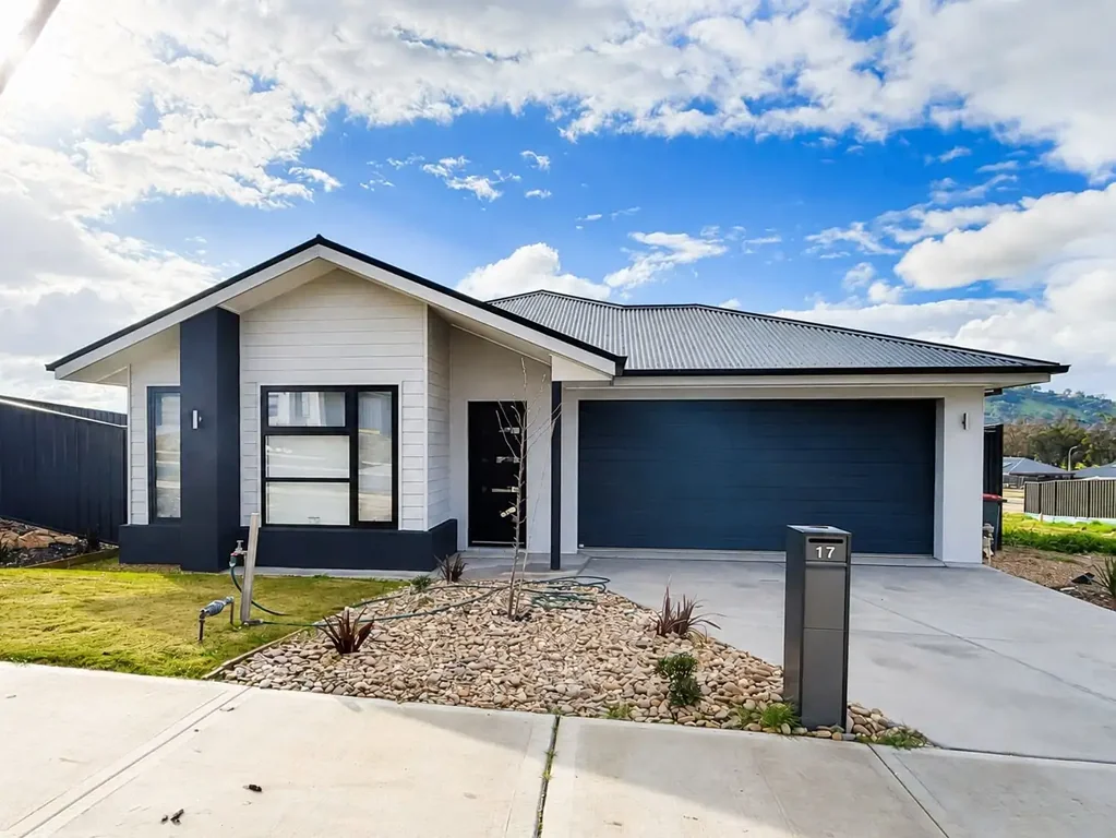 Modern 4-Bedroom Family Home in Popular Leneva Estate