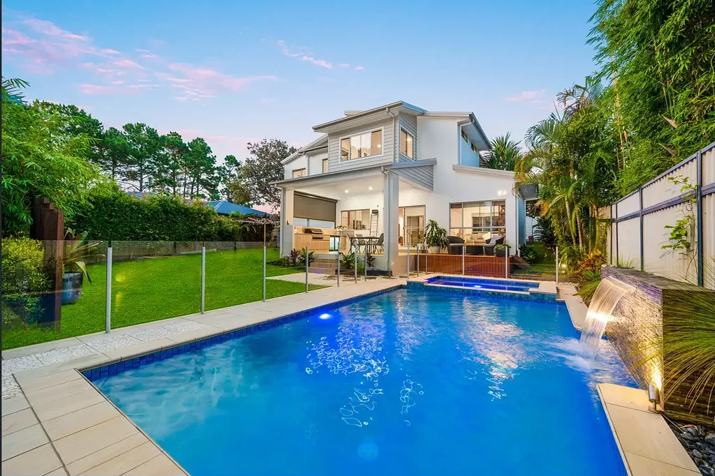 Coolangatta 5침실 COASTAL LUXURY LIVING MOMENTS FROM KIRRA BEACH
