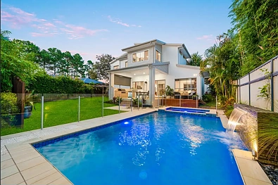 Coolangatta 5 Slaapkamer COASTAL LUXURY LIVING MOMENTS FROM KIRRA BEACH