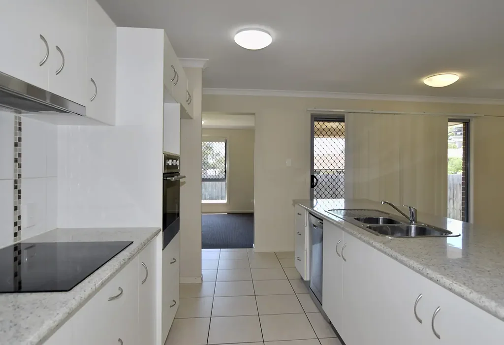 APPROVED APPLICATION ::MODERN RESIDENCE IN LAKESIDE LOCATION!