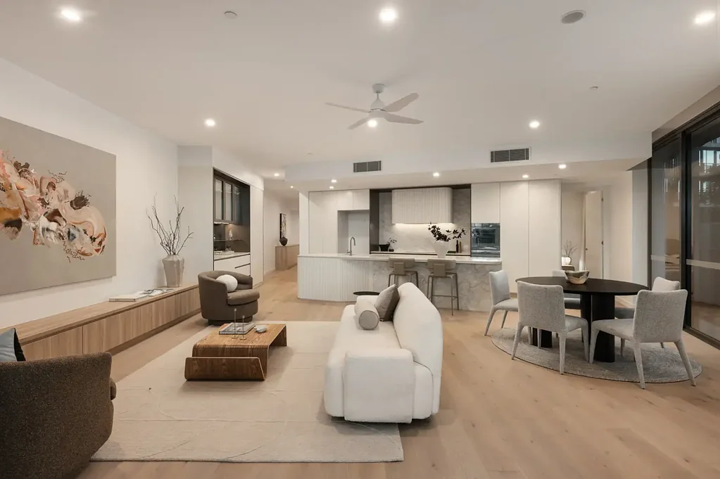 Toowong 3房 Monarch河景奢邸 东北朝向 V-ZUG厨房 多功能房 地标建筑 专属会所 步行CBD A relaxed luxury lifestyle