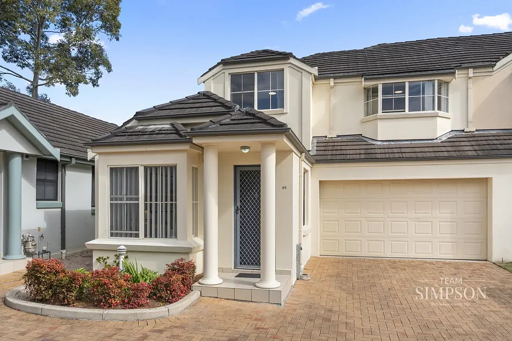 Castle Hill 3房 Castle Hill最便利地段之一的稀有置业机会 A Rare Opportunity in One of Castle Hill's Most Convenient Locations