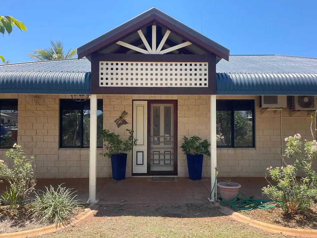 Exmouth 4部屋 KEEP COOL IN THIS BRICK CLAD 4X2 FAMILY HOME