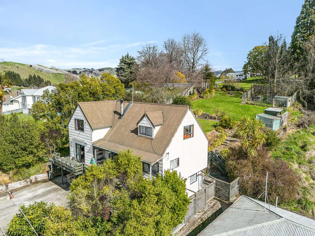 Taihape and Surrounds 5房  Grand Scale Home and Income!