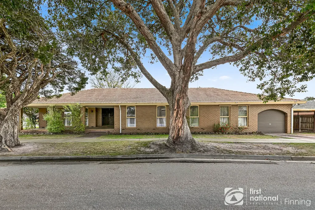 Cranbourne 4ห้องนอน LARGE FAMILY HOME -WINNING  CENTRAL LOCATION -SLADEN PARK