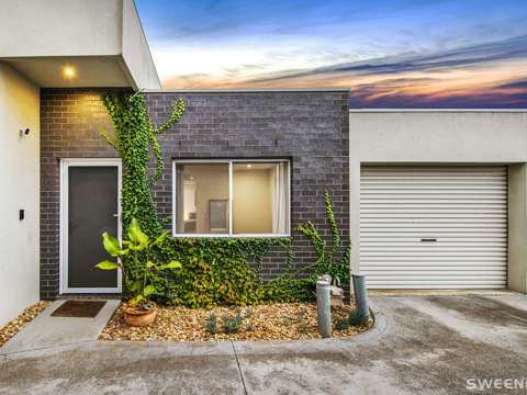 Altona North 2 Bedroom A Stylish Retreat Where Comfort Meets Convenience