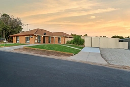 20 Adam Road, Morphett Vale