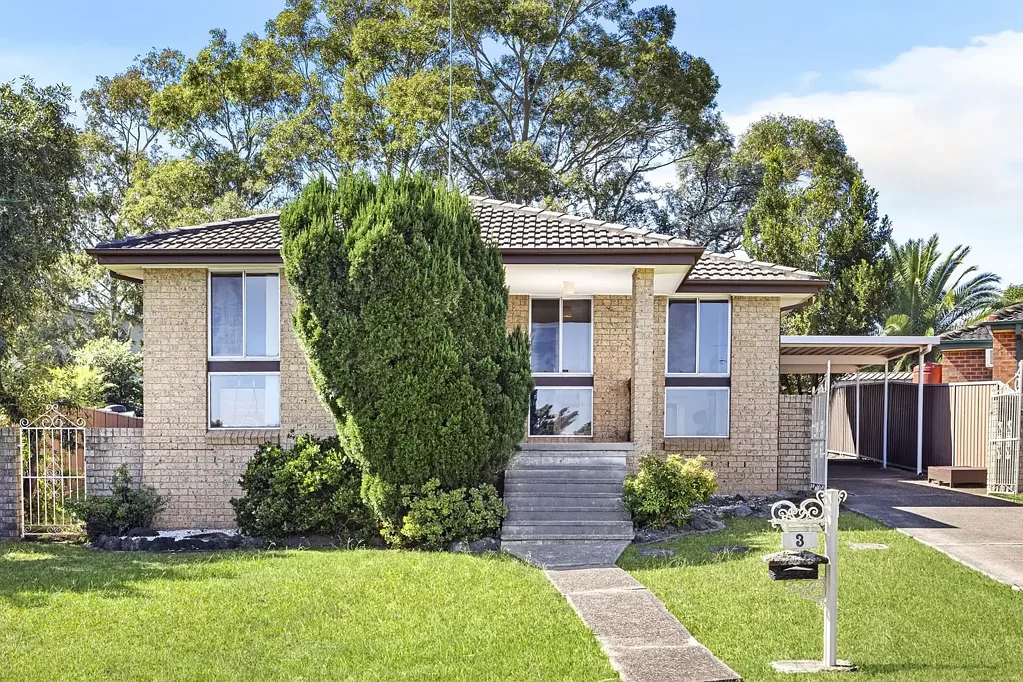 South Penrith 3房 South Penrith宁静小巷 630平米宽绰地块 原装厨卫待焕新 全屋新粉刷抛光 附楼潜力巨大 学区环绕 购物便利 Charming Family Home in Quiet Cul-de-Sac