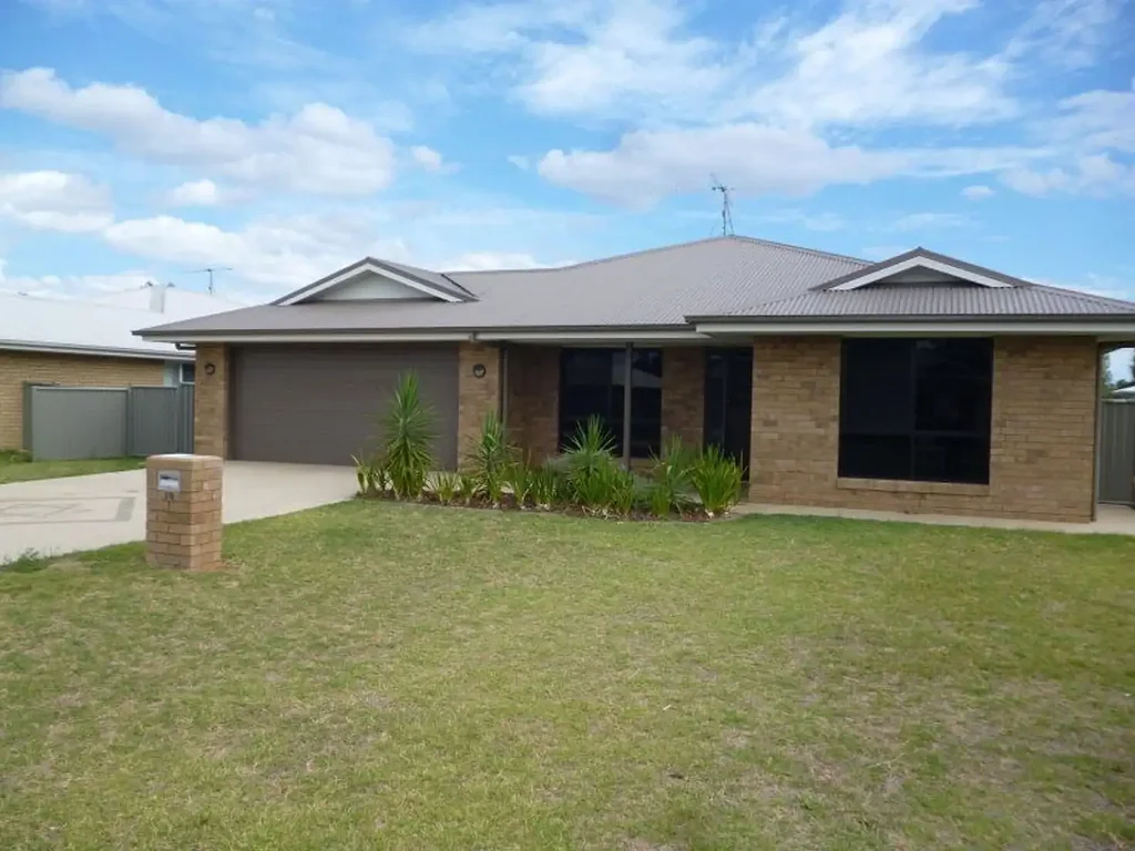 SPACIOUS FAMILY HOME IN SOVEREIGN PARK ESTATE