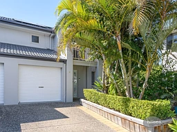 16/191 Greenacre Drive, Arundel
