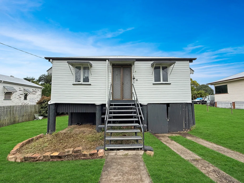 Charming Silkstone Home Awaits You