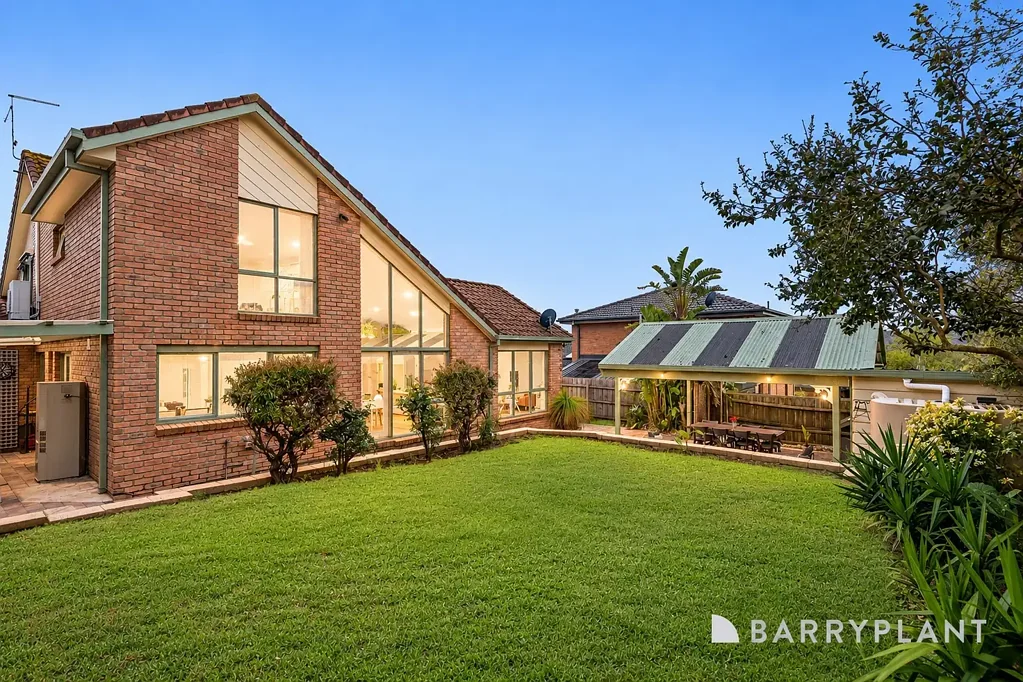 Berwick 5Kwarto Light-Filled Family Living with Character & Charm